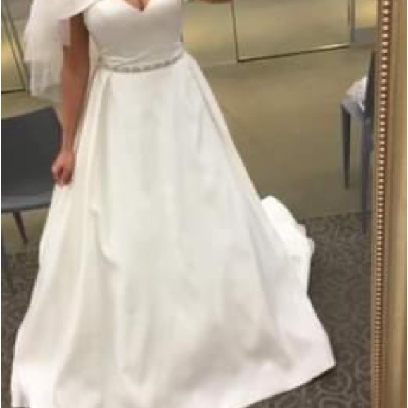 David’s Bridal wedding dress, Ivory size 8 - Picture 7 of 8